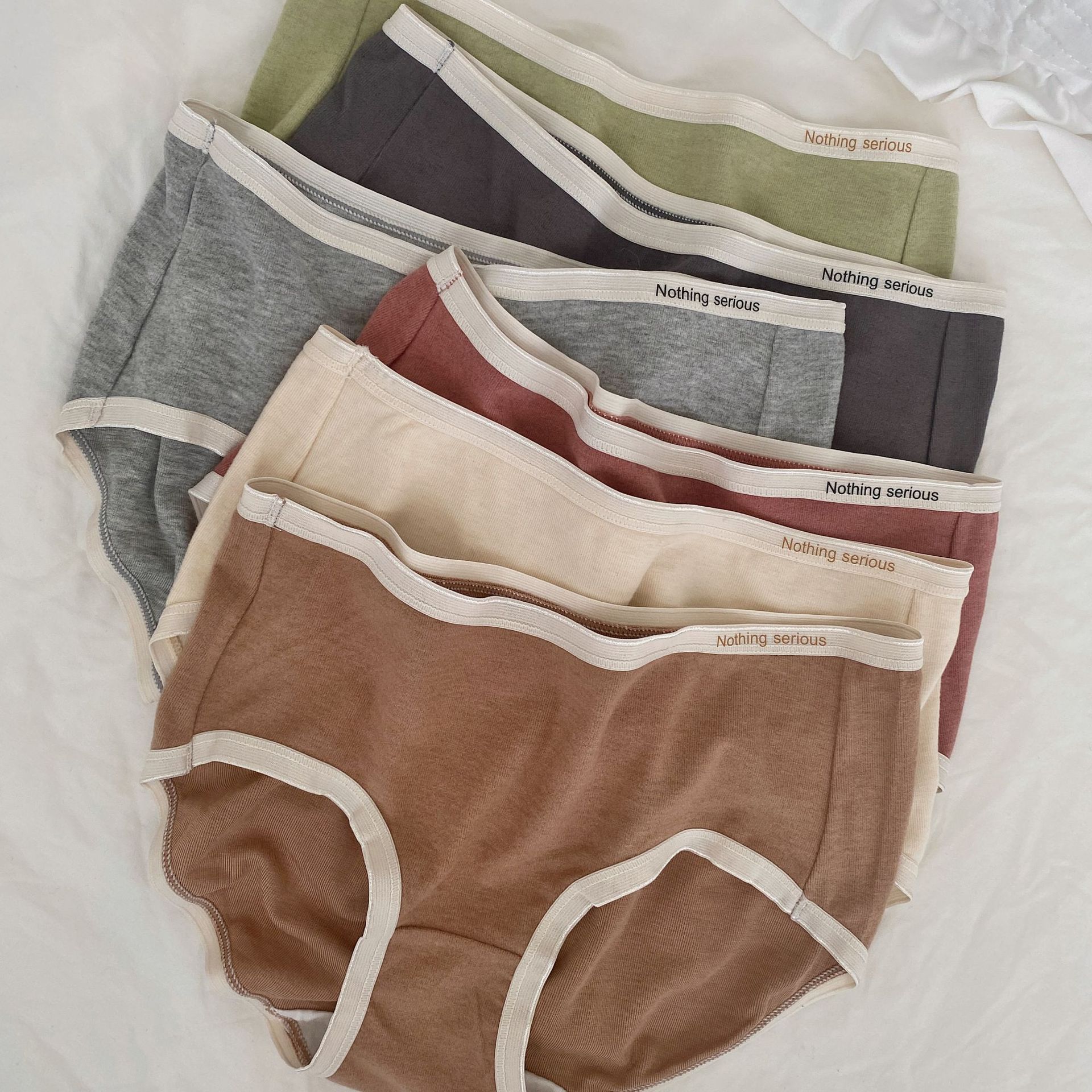 大地色系德绒简约字母绵羊毛自发热中腰磨毛秋冬内裤女士三角裤