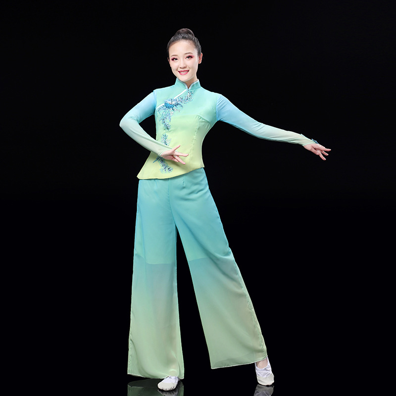 秧歌服套装古典舞演出服女新款飘逸扇子舞中国风渐变舞台表演服装