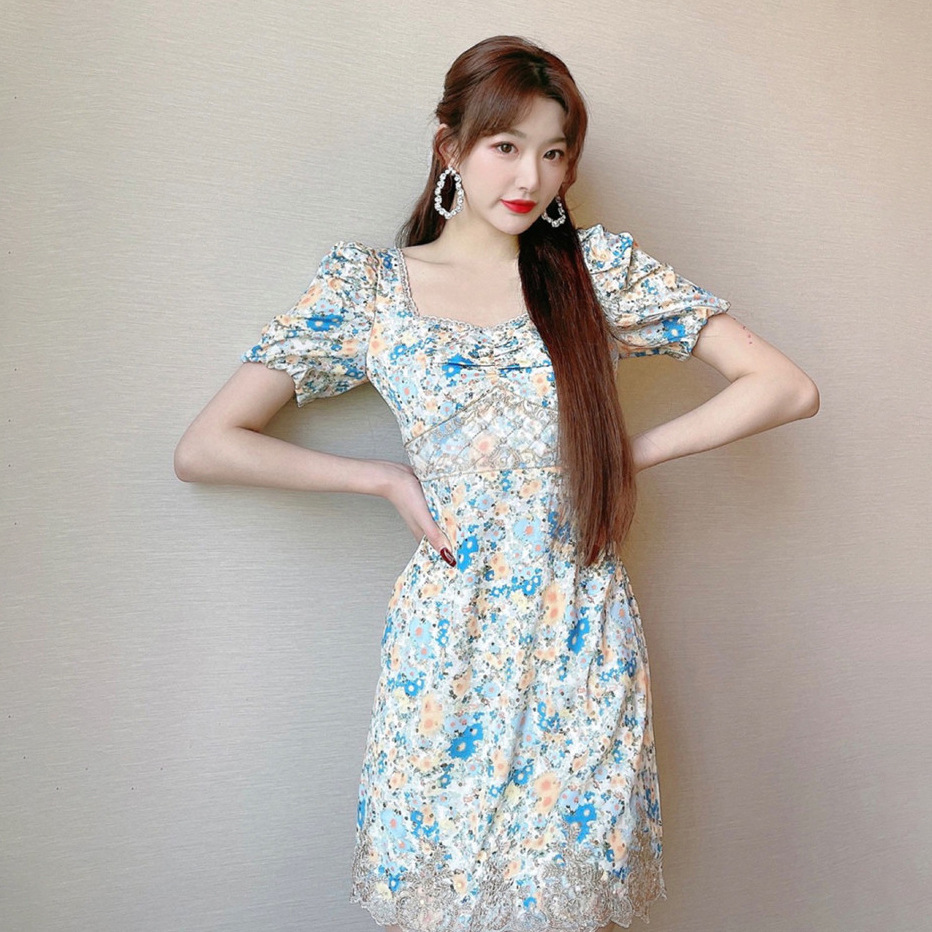 孔雪儿同款法式方领泡泡袖小碎花连衣裙气质修身可盐可甜炸街裙子