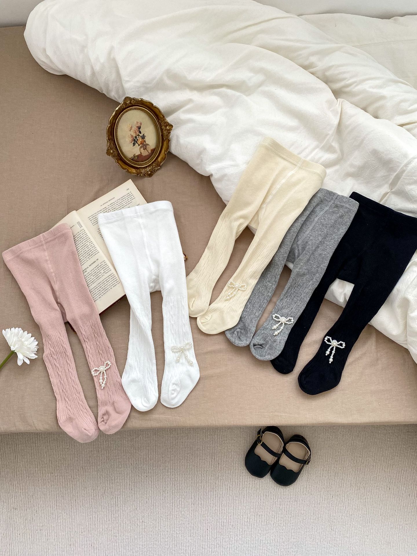 2023秋款女宝宝连裤袜百搭珍珠蝴蝶结踩脚袜子女童纯色打底裤袜