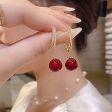 设计感红色珍珠耳环镶钻精致百搭耳坠高级感气质法式耳饰