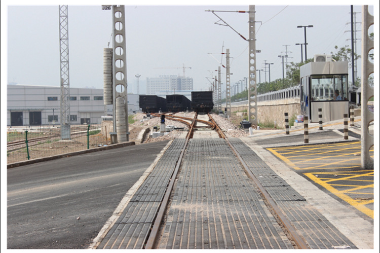 铁路橡胶平交道口板道路嵌丝道口垫片火车轨道辅面板p43/p50/p60