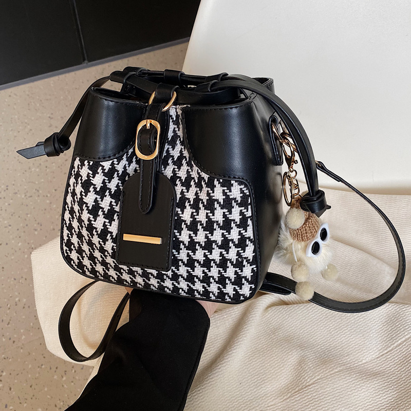 This Year's Popular Special-Interest Design Bag 2022 Autumn and Winter New Korean Women Bag Internet Celebrity Messenger Bag Super Hot Bucket Bag