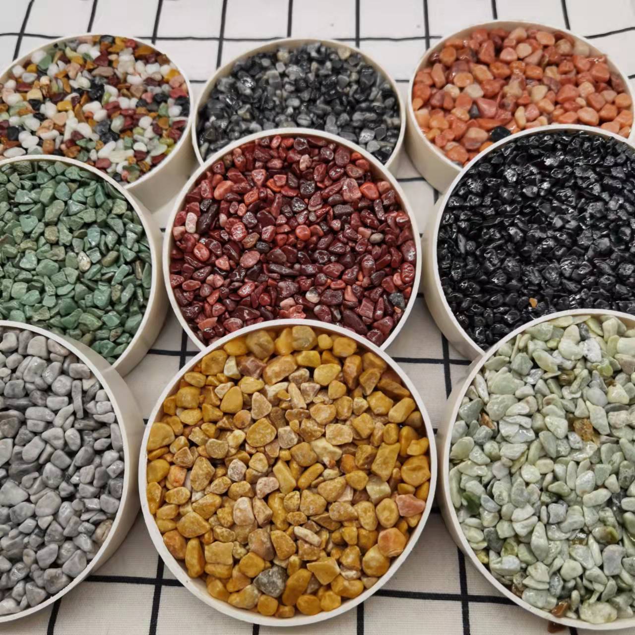 供应五彩胶粘石景观机制磨圆透水胶粘水洗米石砾石白色鹅卵石