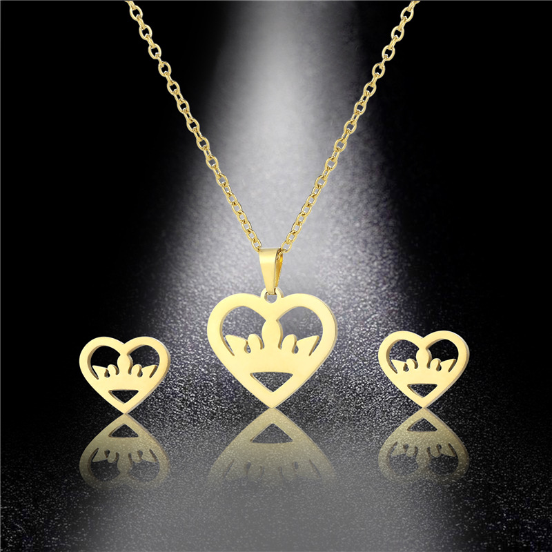 European and American Stainless Steel Fresh Heart-Shaped Crown Necklace Set Female Personality Stud Earrings Clavicle Chain New Accessories Set
