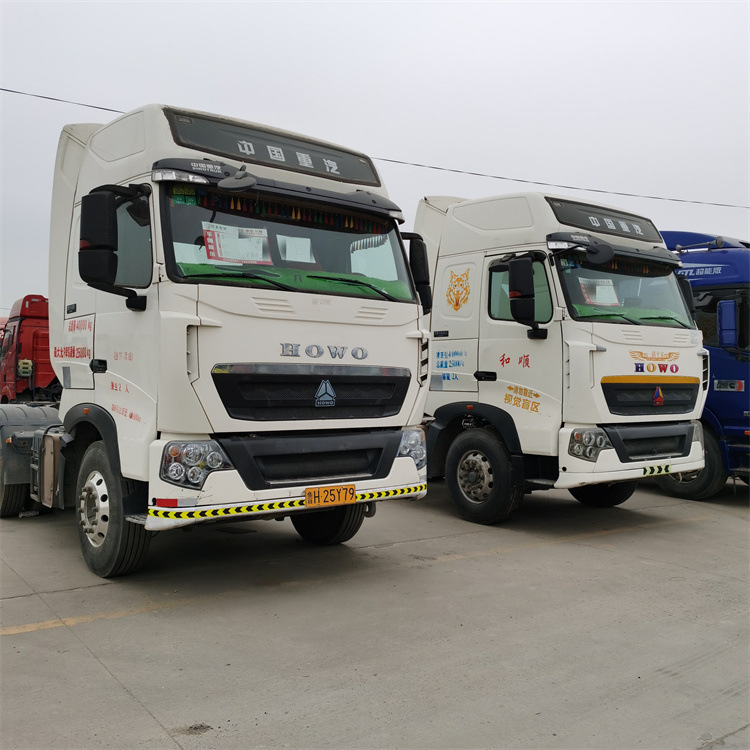 出售二手半挂牵引车 豪沃440马力牵引拖车砂石料运输半挂牵引车