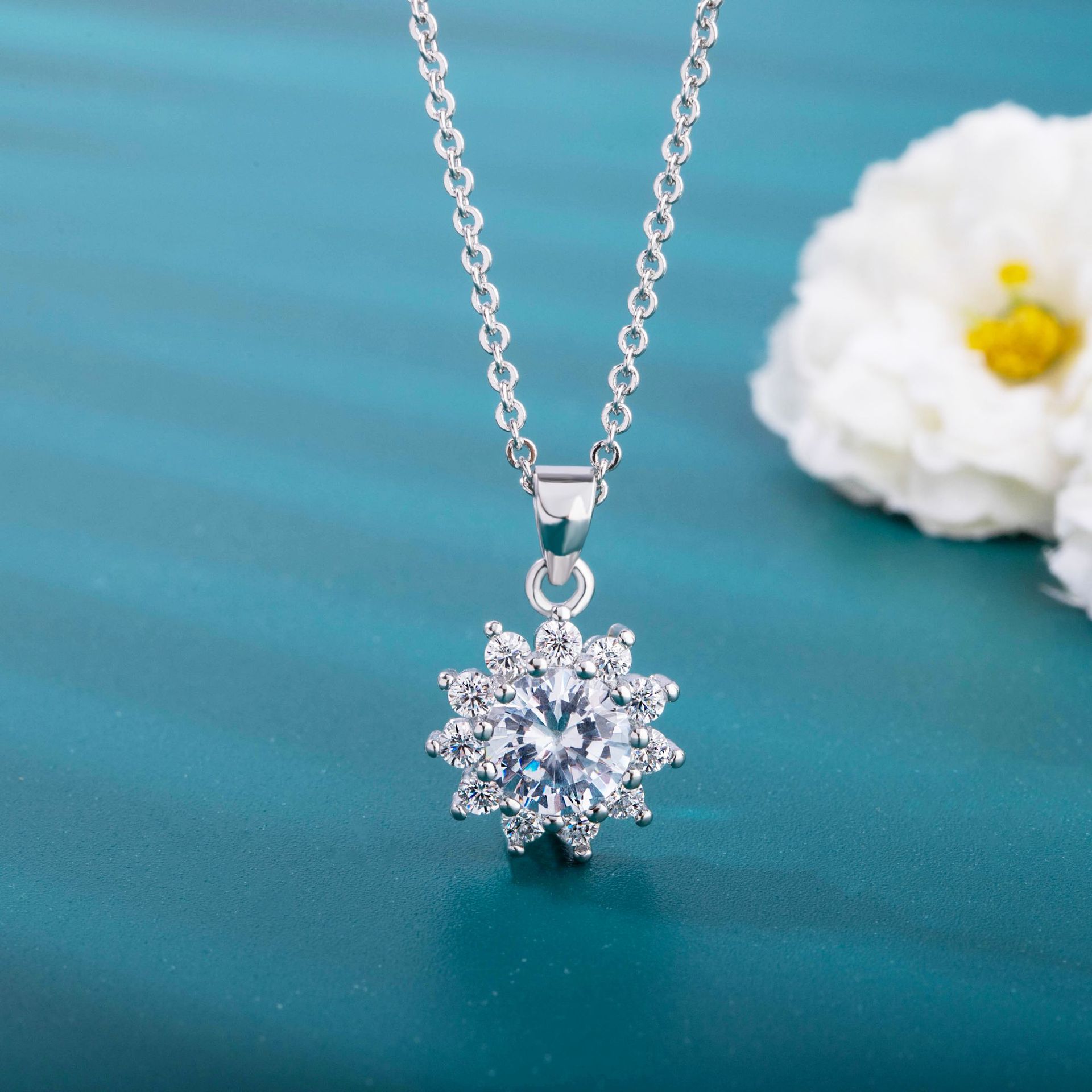 小众爆款欧美轻奢仿真莫桑钻蝴蝶结项链镶钻一克拉锆石锁骨链批发