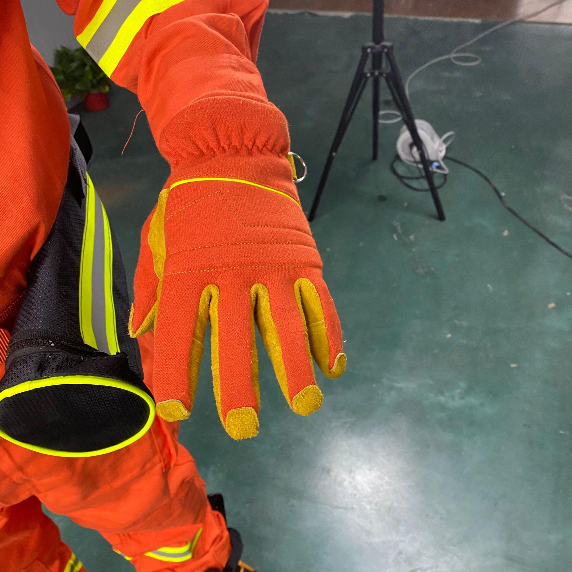 抢险救援手套消防员应急救援阻燃耐高温防穿刺耐磨隔热手套