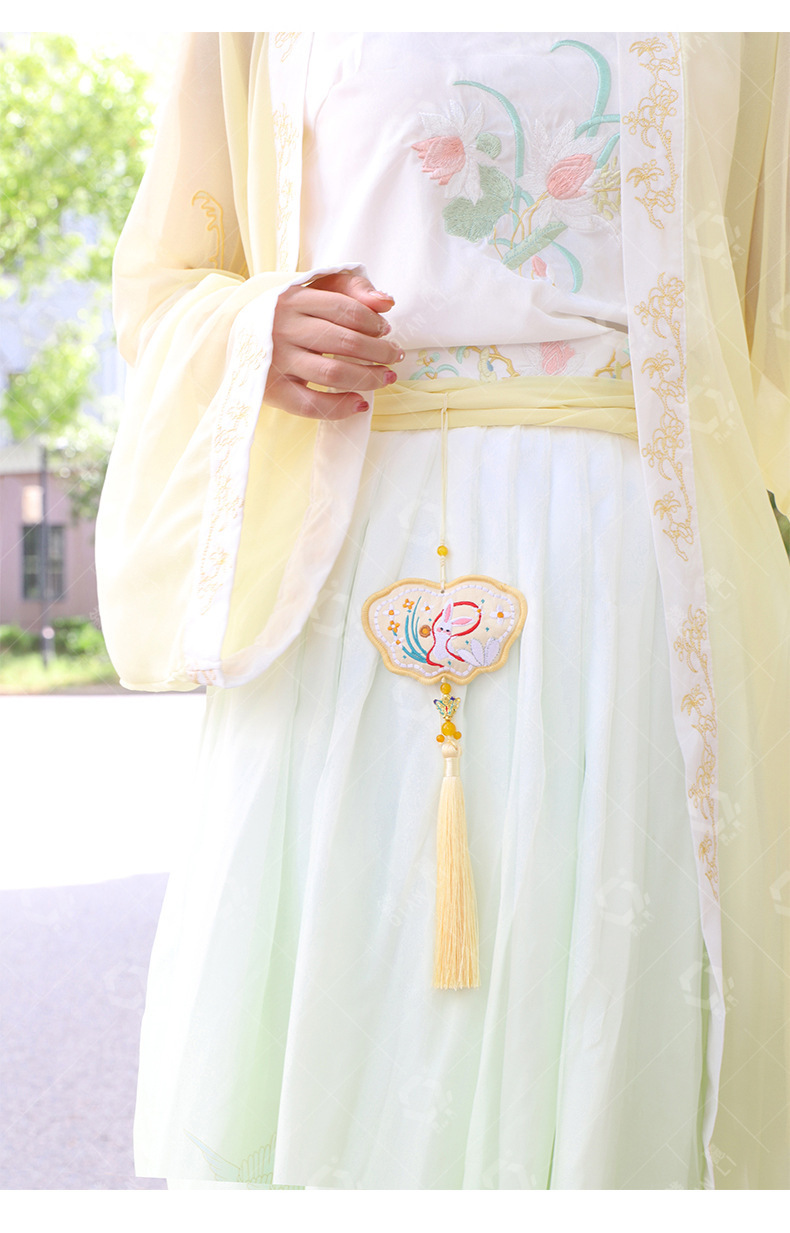 中秋刺绣香囊桂花月兔挂脖香包异形汉服古装流苏挂件禁步腰佩吊坠