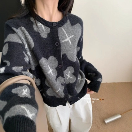 濮院针织衫2025秋冬新款显瘦复古花朵提花毛衣开衫女气质感上衣