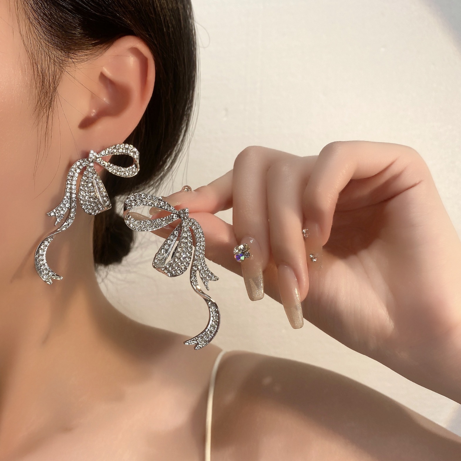 新款飘带蝴蝶结夸张耳环女高级感礼服配饰耳钉气质流苏轻奢大耳饰