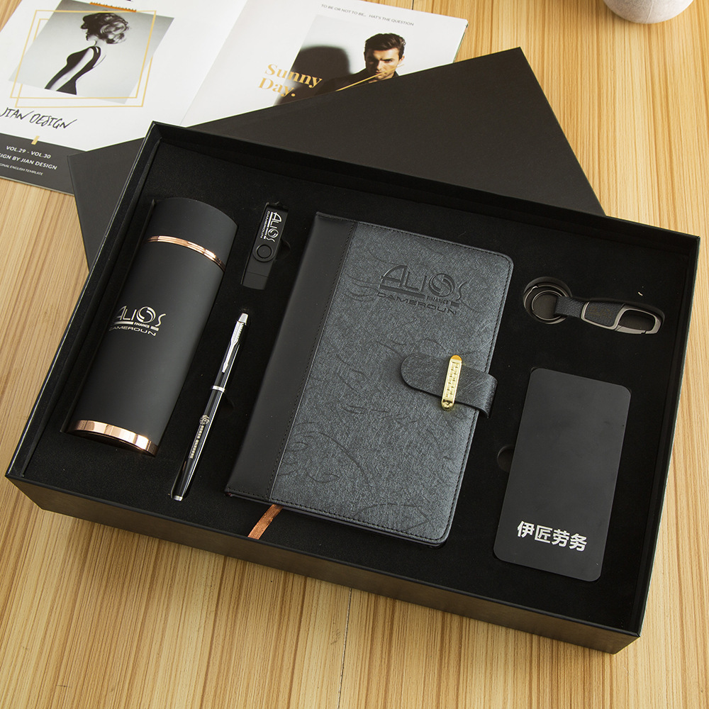 在企业品牌传播和市场推广中，礼品定制公司扮演着至关重要的角色。选择一个合适的礼品定制公司，不仅能够提升品牌形象，还能有效增强客户忠诚度。