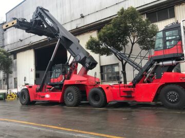 直销振华全新正面吊,港口吊机,集装箱堆高机 zhrs45正面吊 出口