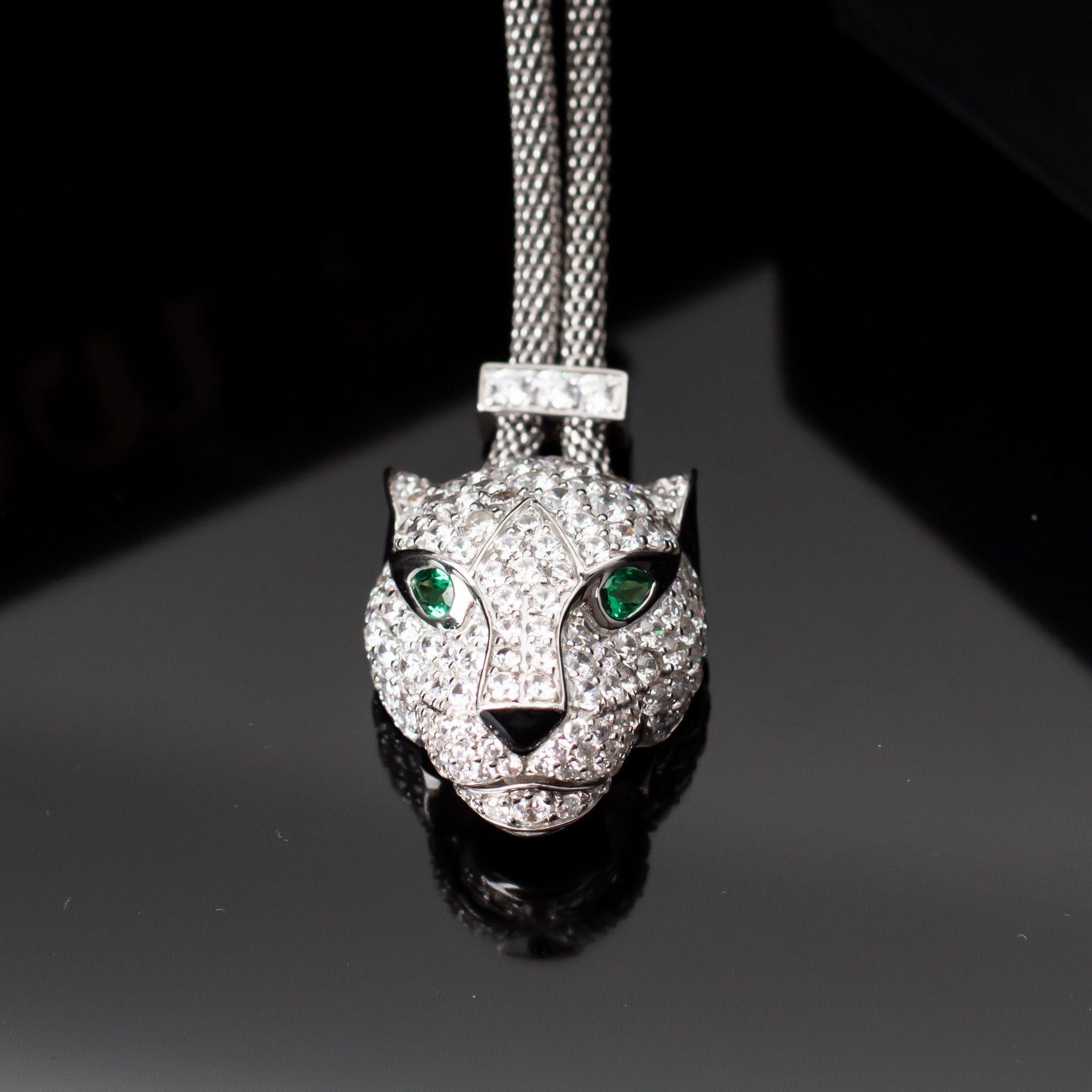 欧美风气质祖母绿镶钻豹子头项链夸张潮男长款霸气男女同款v金链