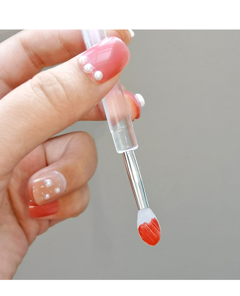 便携硅胶唇刷 小型带盖防尘涂抹唇刷棒口红刷 唇部化妆刷现货批发