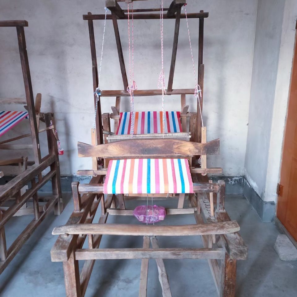 老式织布机大型怀旧老织布机老式民国民俗传统工具件木质老家具.