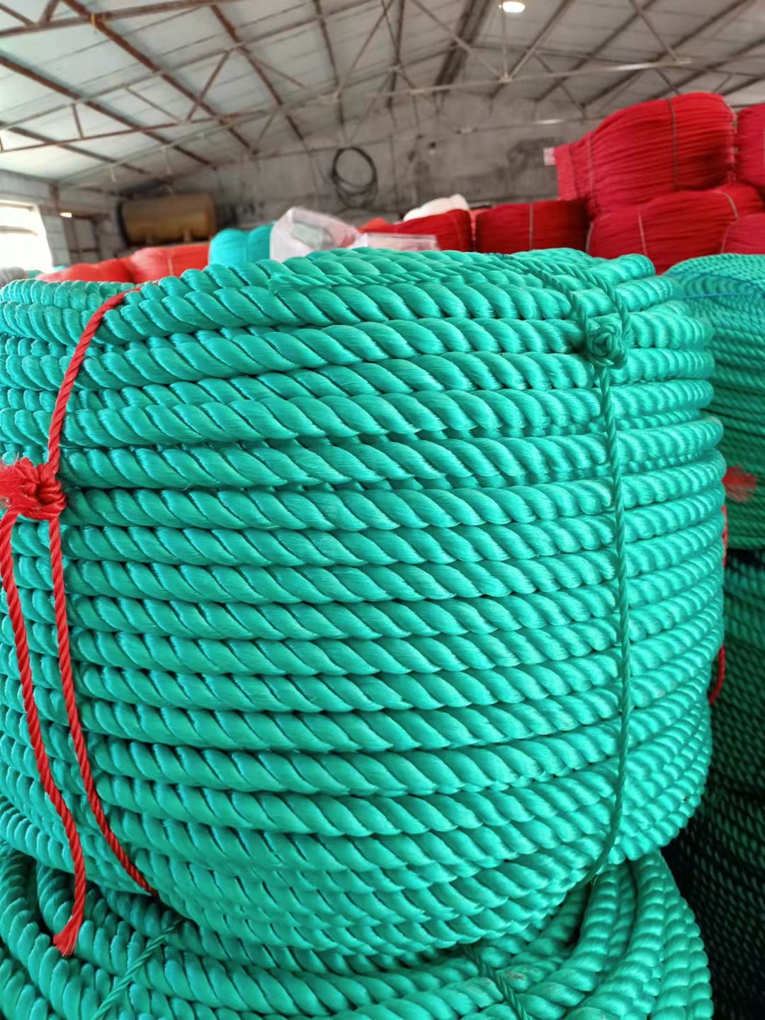 厂家批发吊秧绳船用绳子三股扭绳全新料聚乙烯绳大棚压膜绳尼龙绳