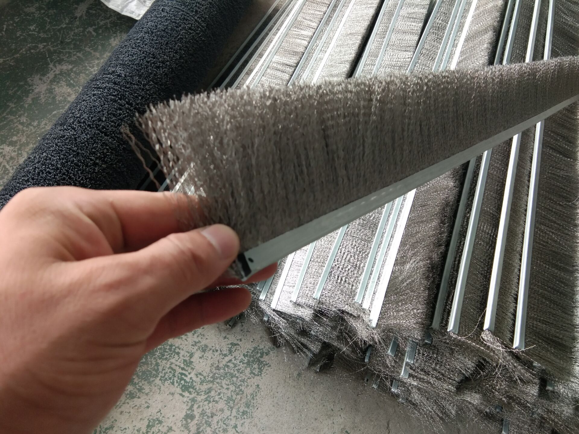 订做密封钢丝排刷钢丝清扫长条刷不锈丝条形毛刷钢丝毛扫