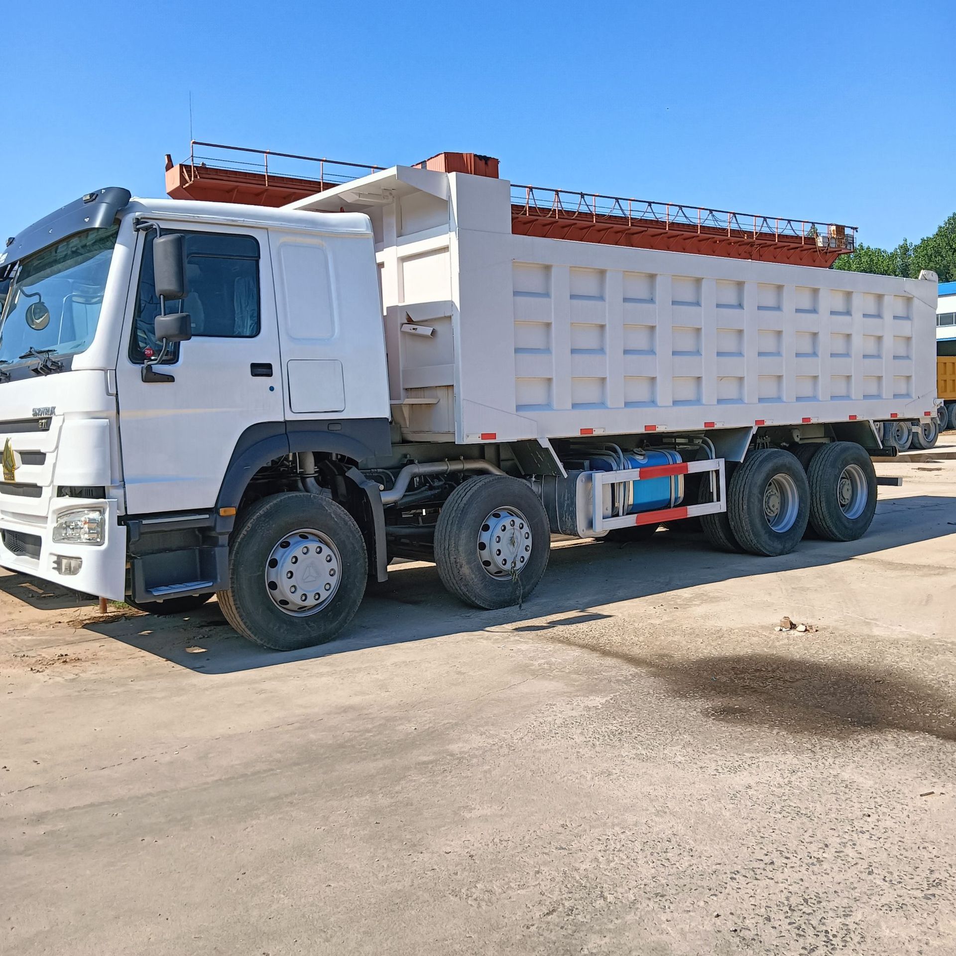 厂家直销出口二手豪沃前四后八轮自卸车拉砂石料渣土车