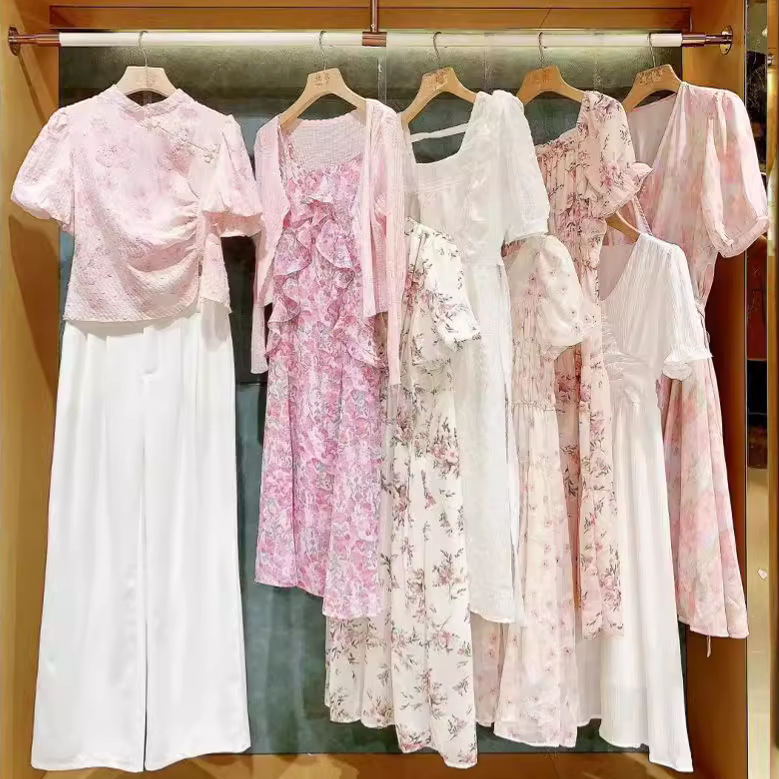 爱依服撤柜品牌折扣女装时尚淑女款尾款清货清仓实体直播批发走份