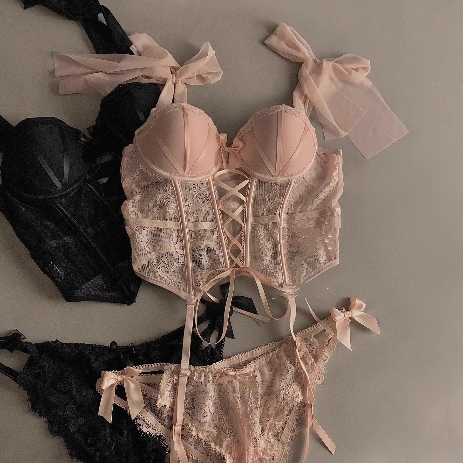 情趣内衣性感钢圈胸垫聚拢透视上衣蕾丝纯欲塑身吊带制服套装3337