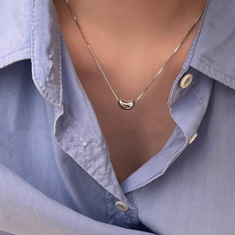 Simple Golden Bean Necklace for Women Internet Celebrity Tisco Clavicle Chain Pendant Light Luxury Minority Design High-End Accessories