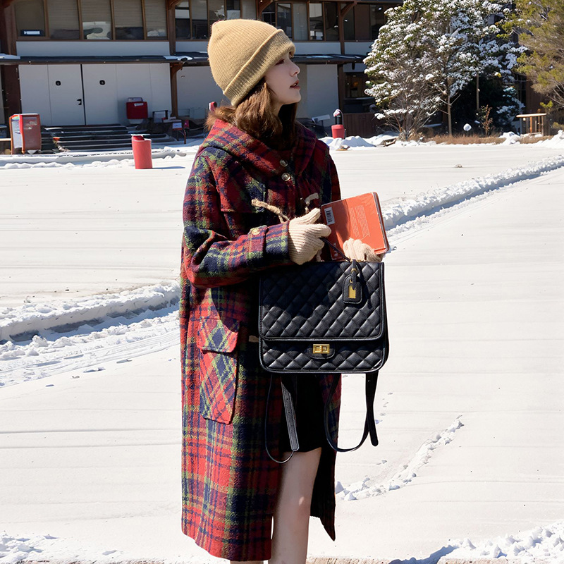 实拍红色格子毛呢大衣外套冬季新款赫本风牛角扣连帽女生呢料大衣