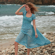 法式圆领短袖碎花裙可爱田园海边度假风蓝色连衣裙大裙摆收腰裙子