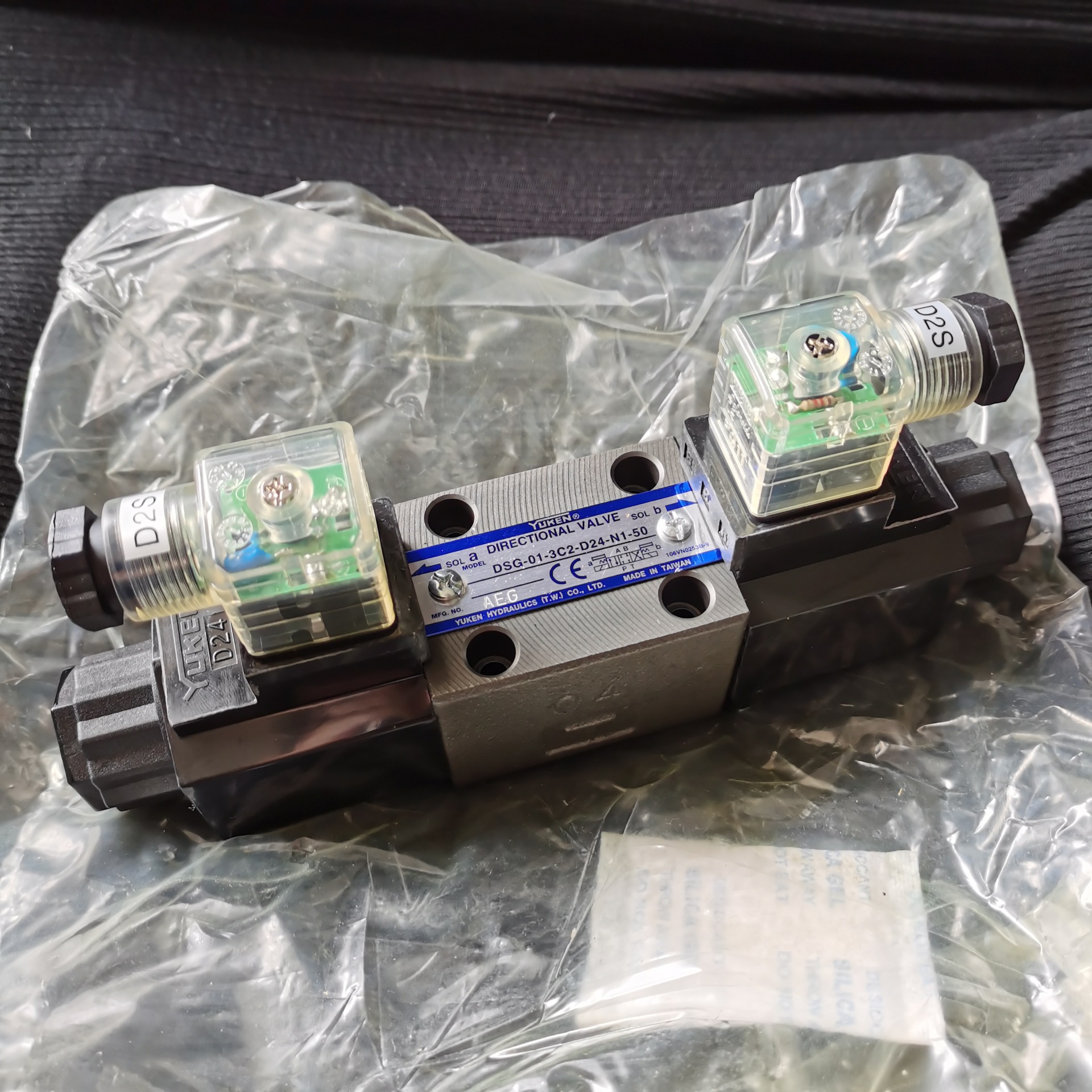 台湾油研yuken液压系统三位四通换向阀-01-3c2-d24 厂家直销开票