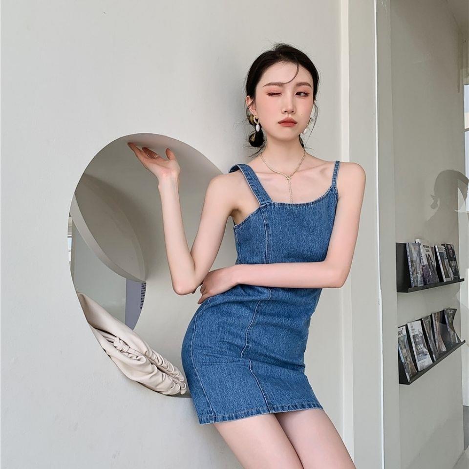 设计感两侧镂空蓝色牛仔连衣裙女夏季穿搭显瘦性感吊带裙