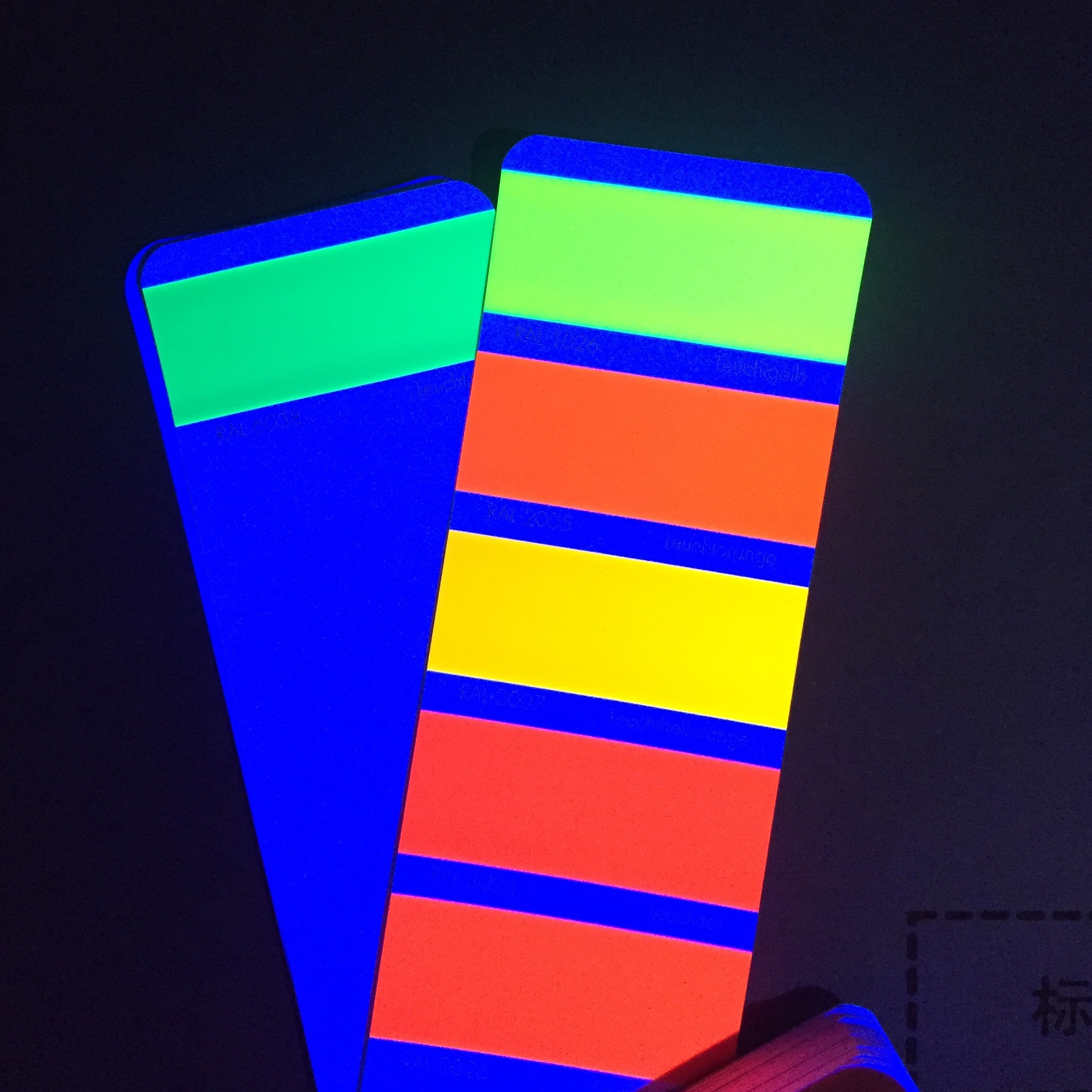 厂家批发高强荧光漆 反光路标装饰艺术涂料 广告牌专用荧光油漆