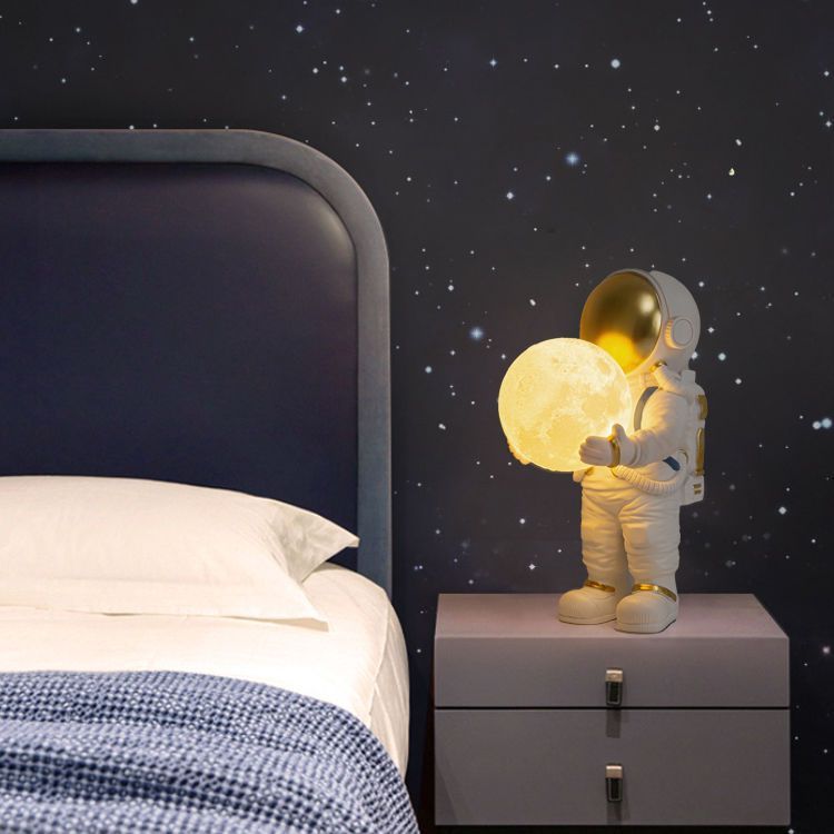 Boy's Room Table Lamp Creative Outer Space Astronauts Planet Cartoon Bedroom Bedside Rechargeable Children's Gift Small Night Lamp