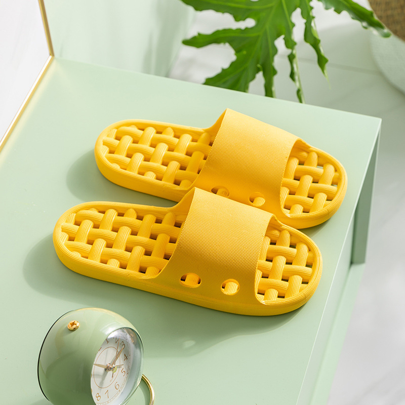 2023 New Indoor Hollow Leaking Slippers Home Fashion Soft Bottom Plastic Hotel Bathroom Couple Slippers
