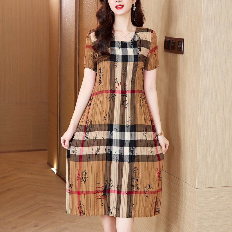 大码褶皱连衣裙女夏2024新款中年妈妈装洋气显瘦百褶裙子-阿里巴巴