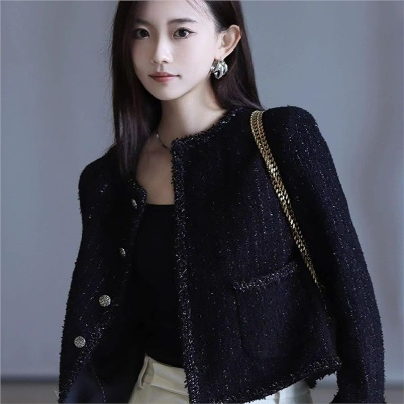 2025新款春秋高级感轻熟风独特超好看小香风小个子短款黑色外套