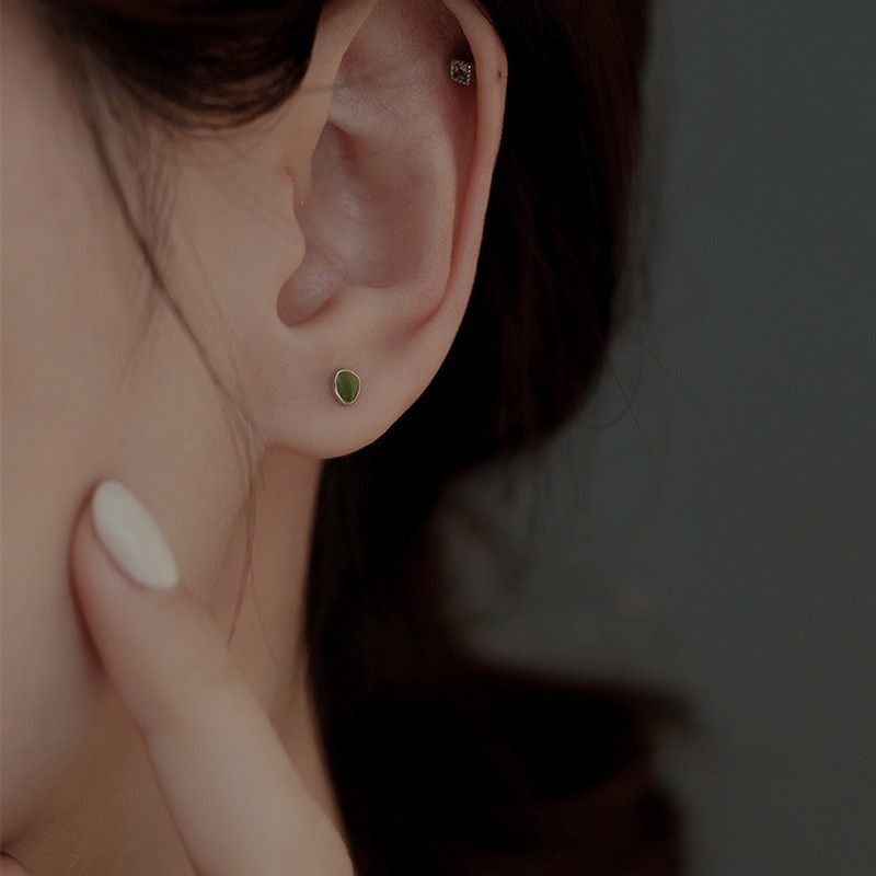 Trendy Personality Green Avocado Screw Tightening Buckle Stud Earrings for Women Simple Mini Small Oval Ear Bone Stud Ear Rings