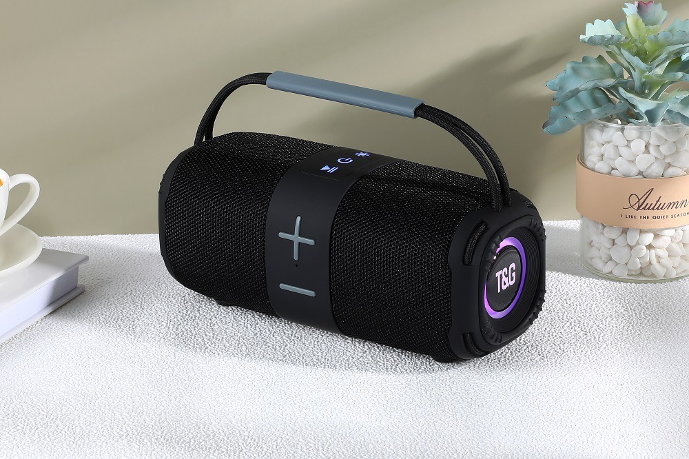 New Tg668 Outdoor Portable Wireless Bluetooth Speaker Portable Subwoofer High-Power War Drum Stereo Sound