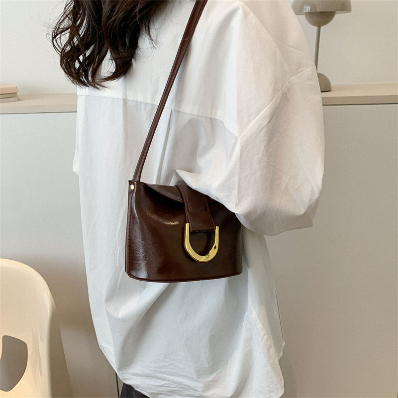 2023 New Spring and Summer Fashion Women's Bag Textured One-Shoulder Bag Retro Messenger Bag Personality Trendy Small Exquisite Bucket Bag