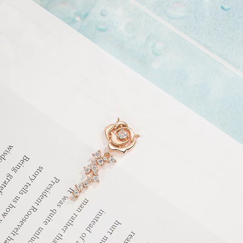 小众设计玫瑰花项链女法式复古闪钻小花锁骨链轻奢简约花朵配饰