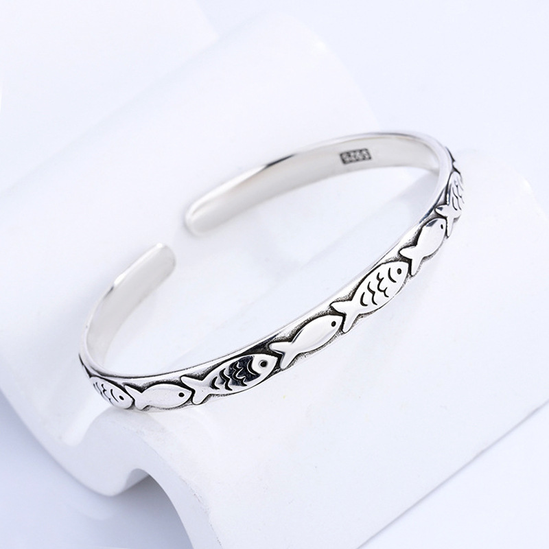 新款小鱼手镯女小众设计百搭个性镀银小鱼儿鱼群图案手环电商货源