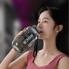 大容量水杯 简约韩版夏季健身户外运动水杯创意防摔耐高温吨吨桶