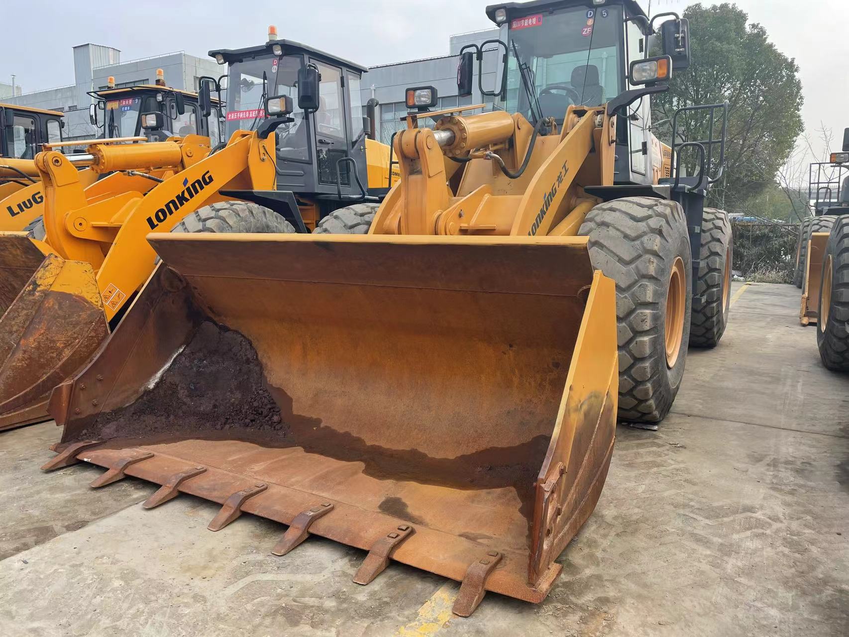 二手装载机出售:龙工855n 岩石王,加长臂 9成新5吨铲车 包送货