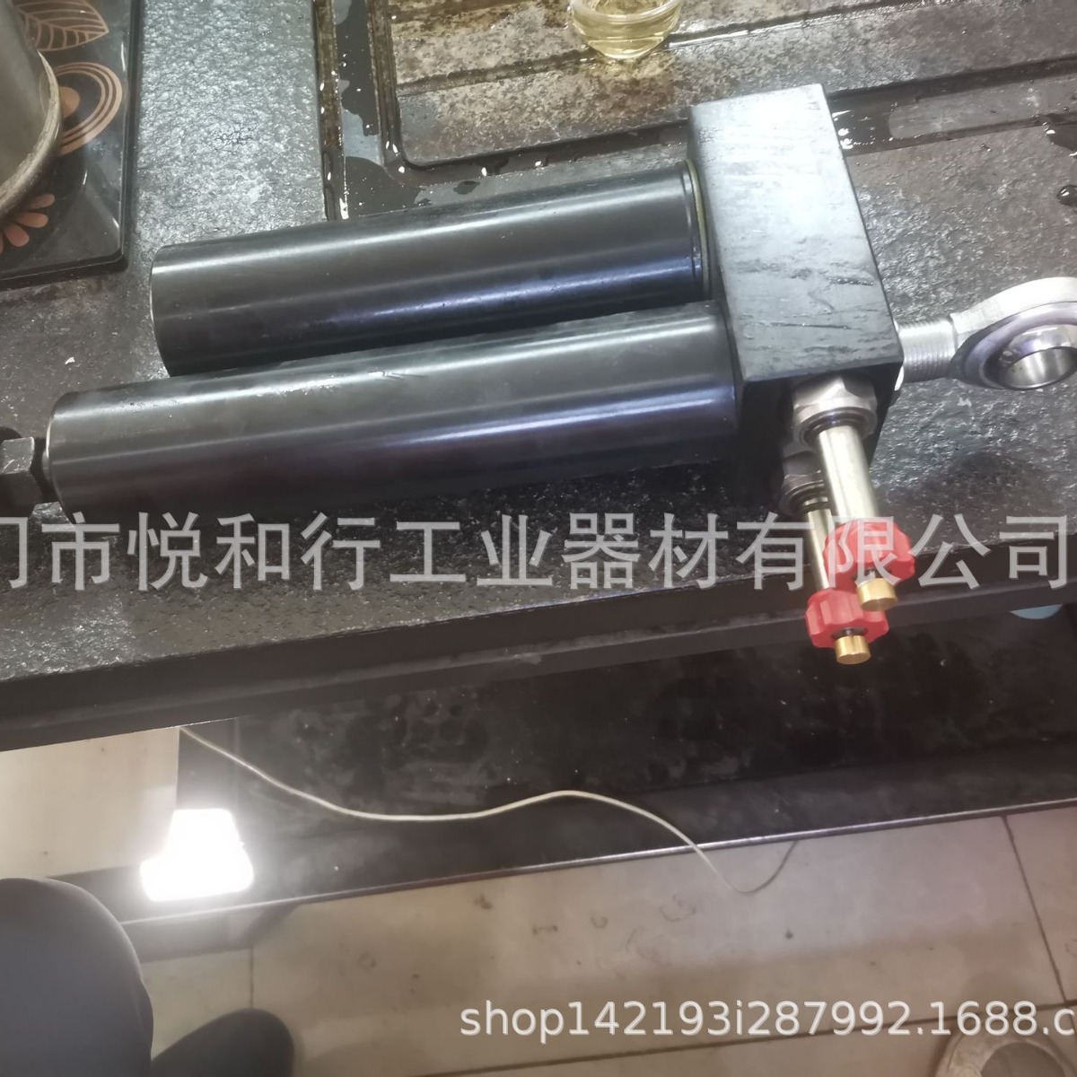 游乐场游艺设施安全压杠锁紧油缸,无级行程调整座椅液压锁紧机构