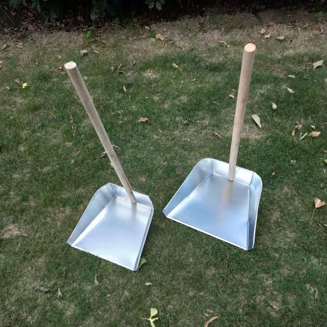 厂家批发木柄簸箕铁垃圾铲木柄垃圾铲实用型铁簸箕环卫大号畚斗