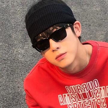 大川同款墨镜男潮ins超火网红蹦迪个性潮流长方形太阳眼镜女韩版