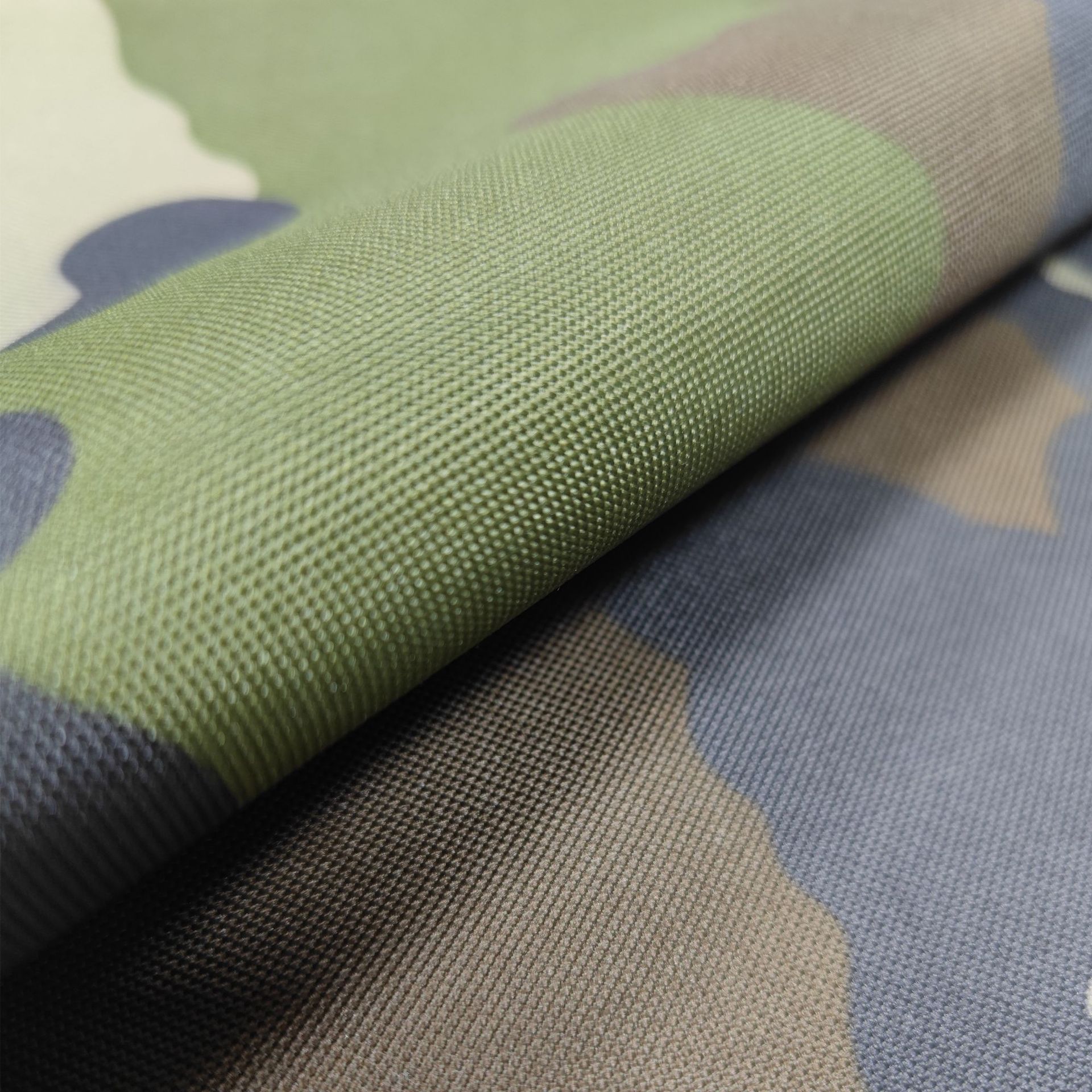 工厂定制300d布料pvc过胶涤纶牛津布箱包双肩包背包面料白色涤纶