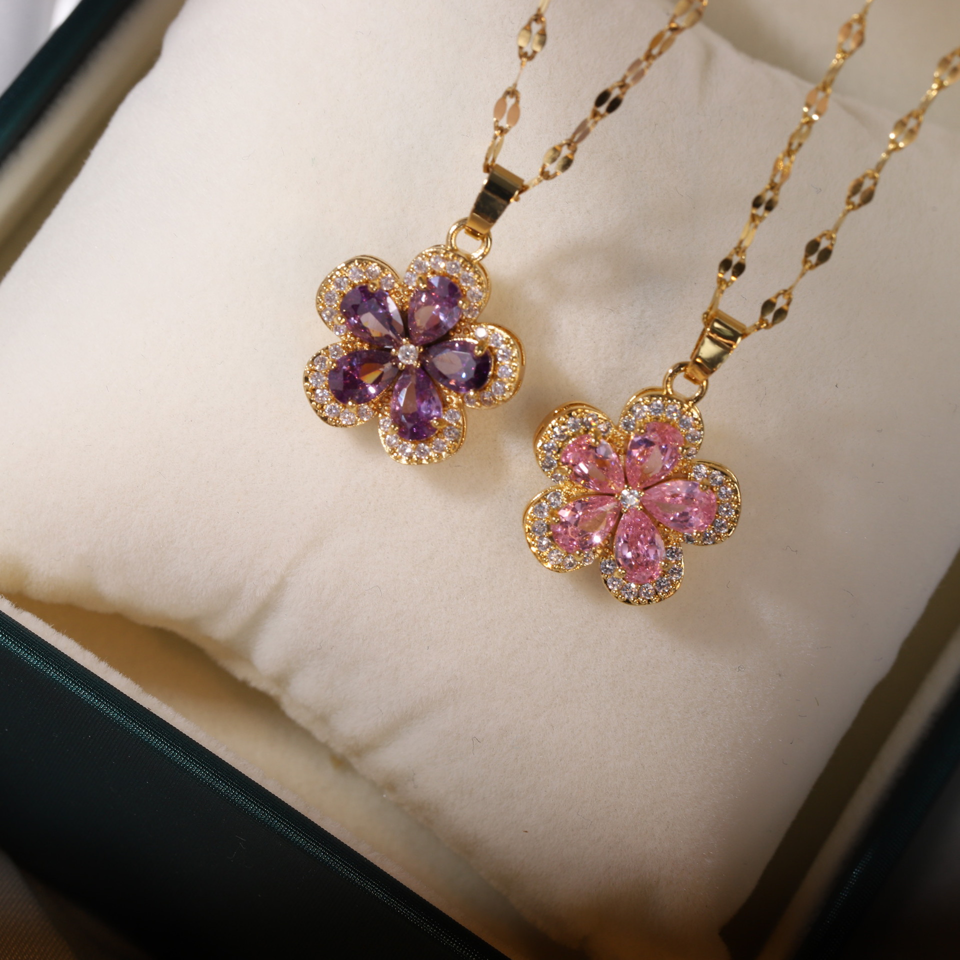 钛钢水晶锆石花朵项链 网红同款韩版 小众镶钻吊坠设计气质锁骨链