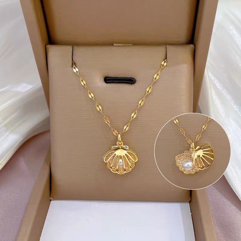 [Titanium Steel] Light Luxury Full Diamond Micro Inlaid Zircon Hollow Shell Pearl Necklace Copper Electroplating Real Gold Pendant Ins Style