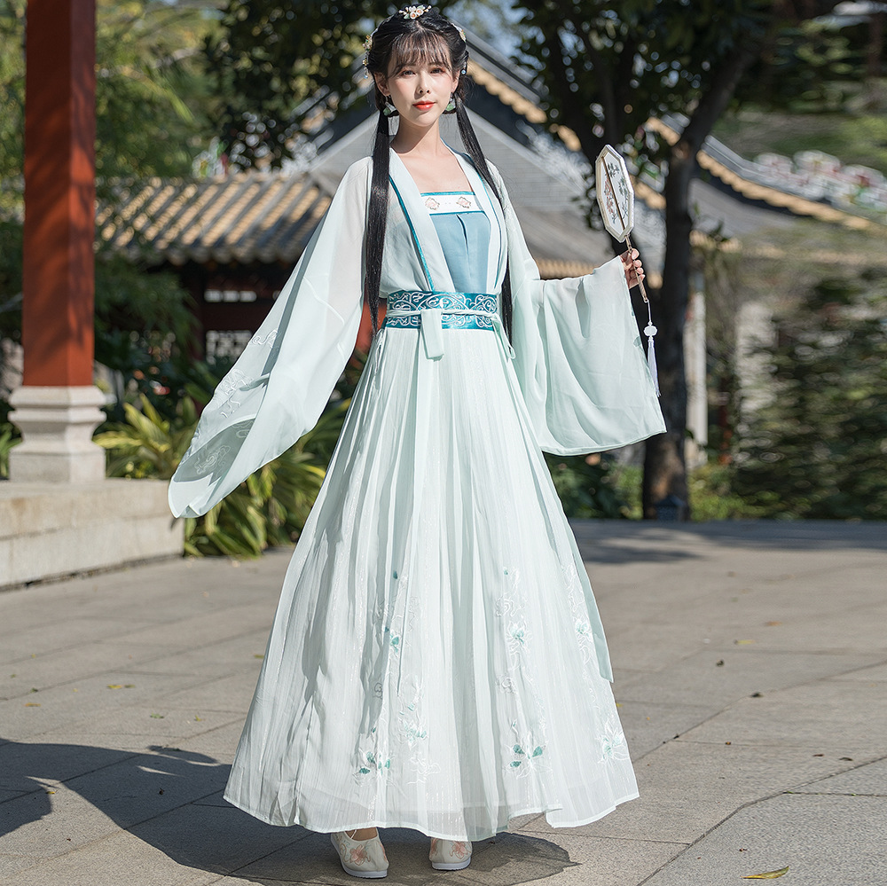 中国风浅绿素雅广袖罗裙汉服女古风袖齐腰襦裙舞蹈演出日常三件套