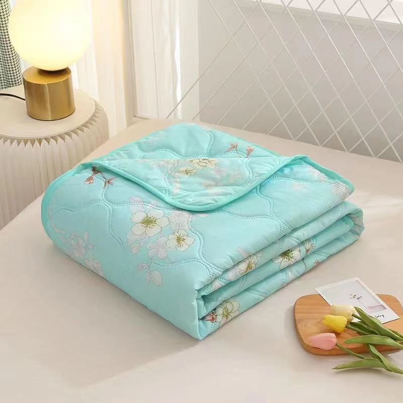 Factory Wholesale Summer Gifts Summer Quilt Airable Cover Gift Box Thin Duvet Will Sell Opening Event Gifts Summer Blanket